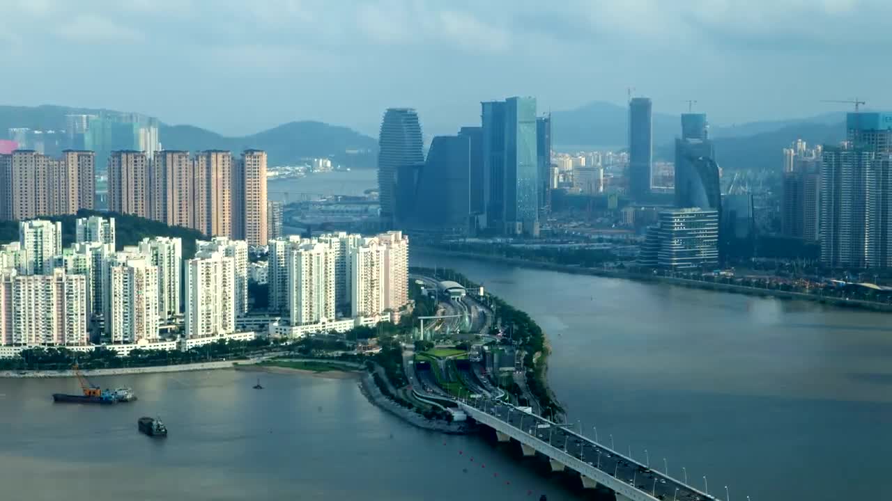 Stock Video Lake Surrounded By A Large City From Above Animated Wallpaper
