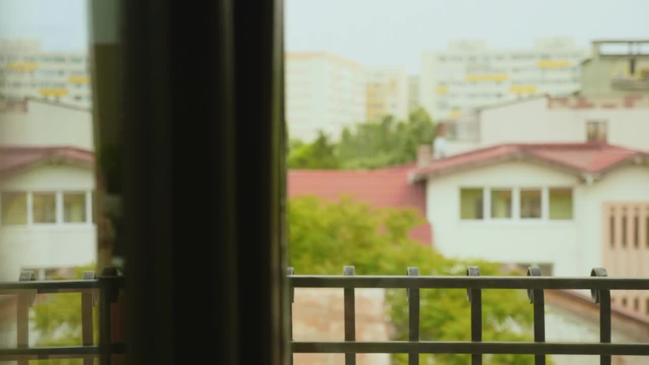 Stock Video Man In Face Mask Applauds Covid Doctors Animated Wallpaper