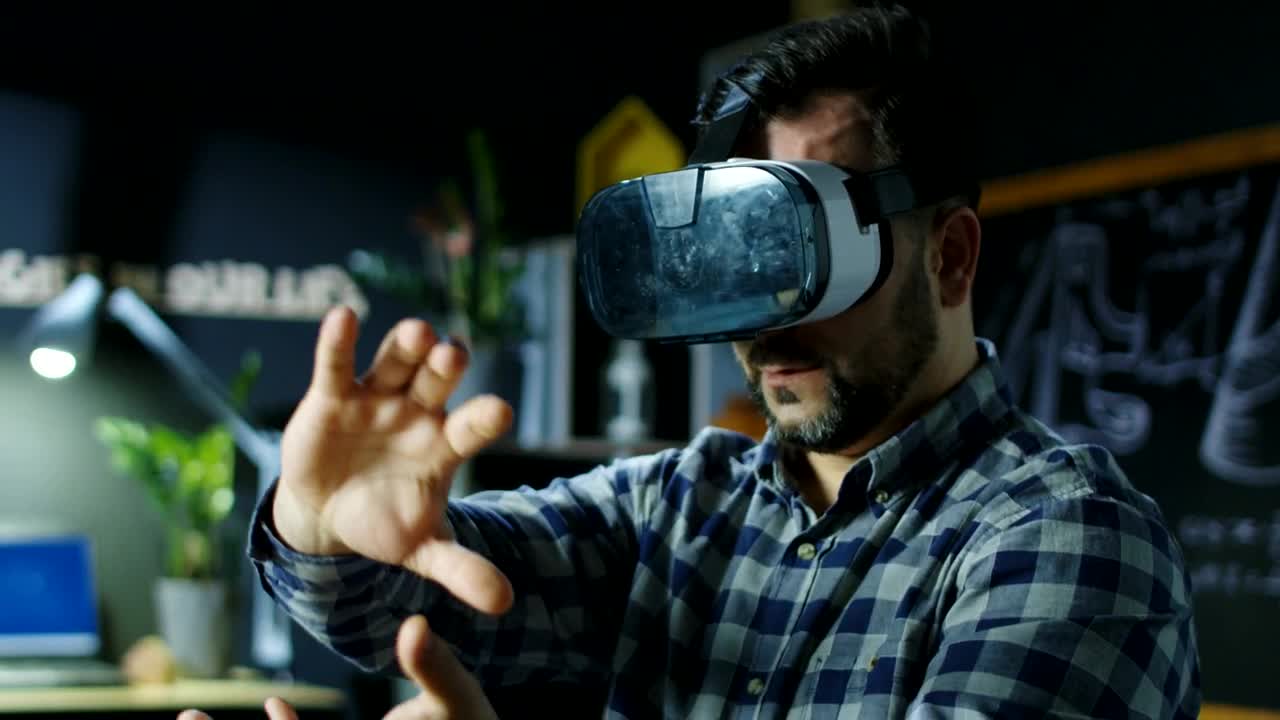 Stock Video Man Exploring Virtual Reality Animated Wallpaper