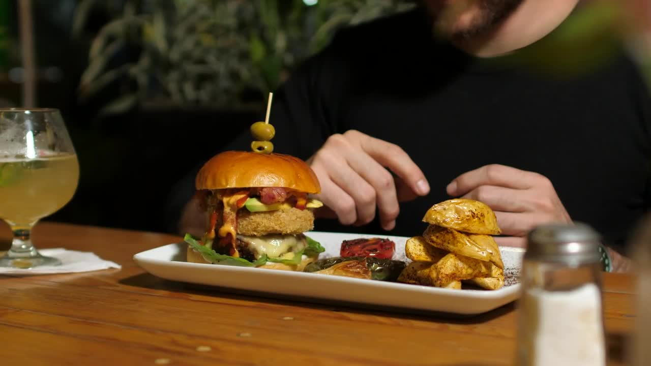 Stock Video Man Eating A Hamburger Animated Wallpaper