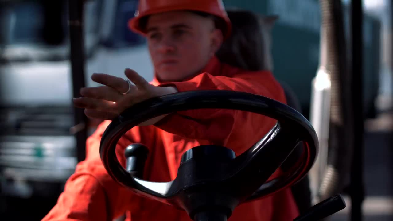 Stock Video Man Driving A Loading Car Animated Wallpaper