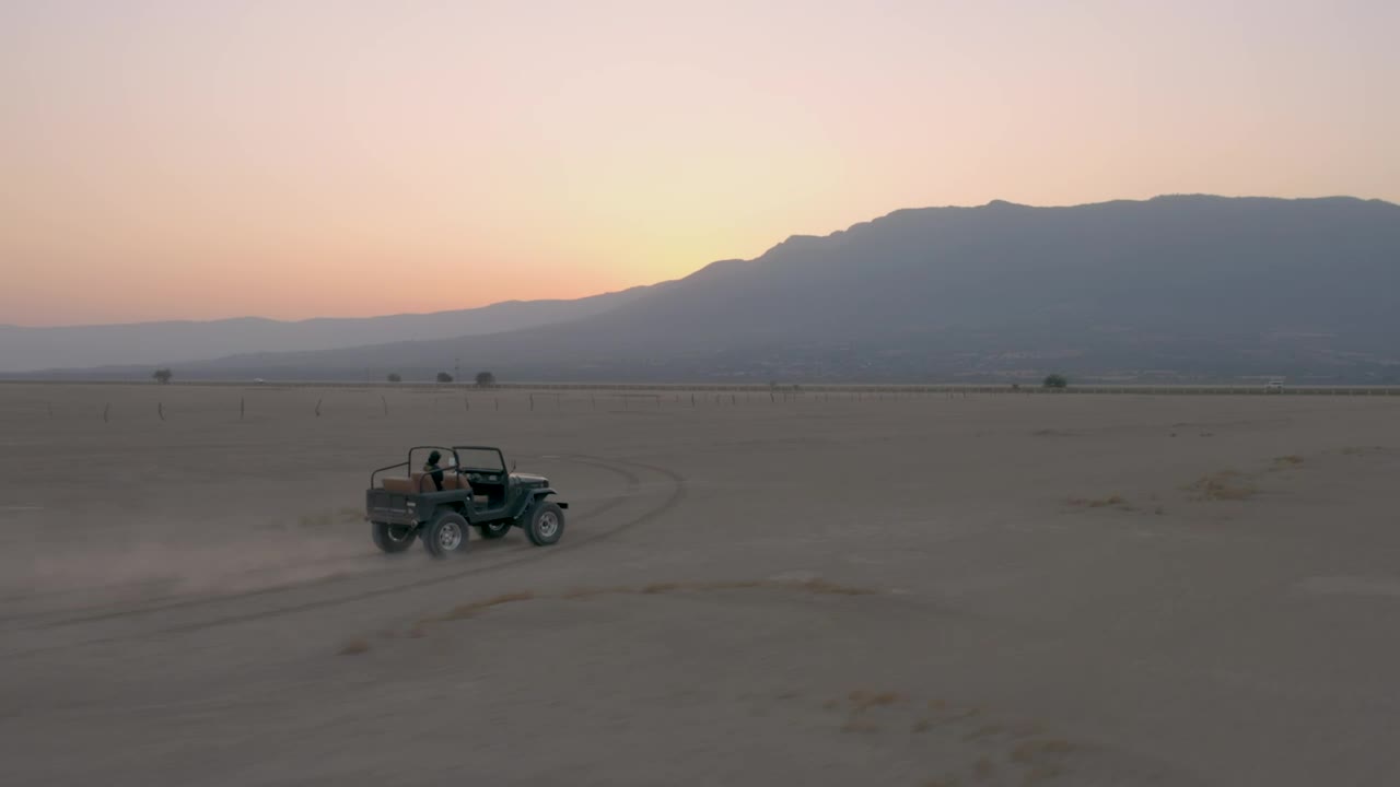 Stock Video Man Driving A Jeep Crossing A Desert Animated Wallpaper