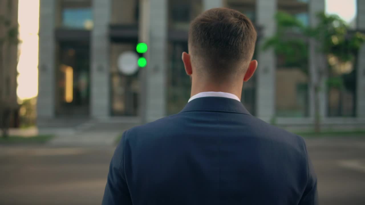 Stock Video Man Dressed In Suit Crossing The Street Animated Wallpaper