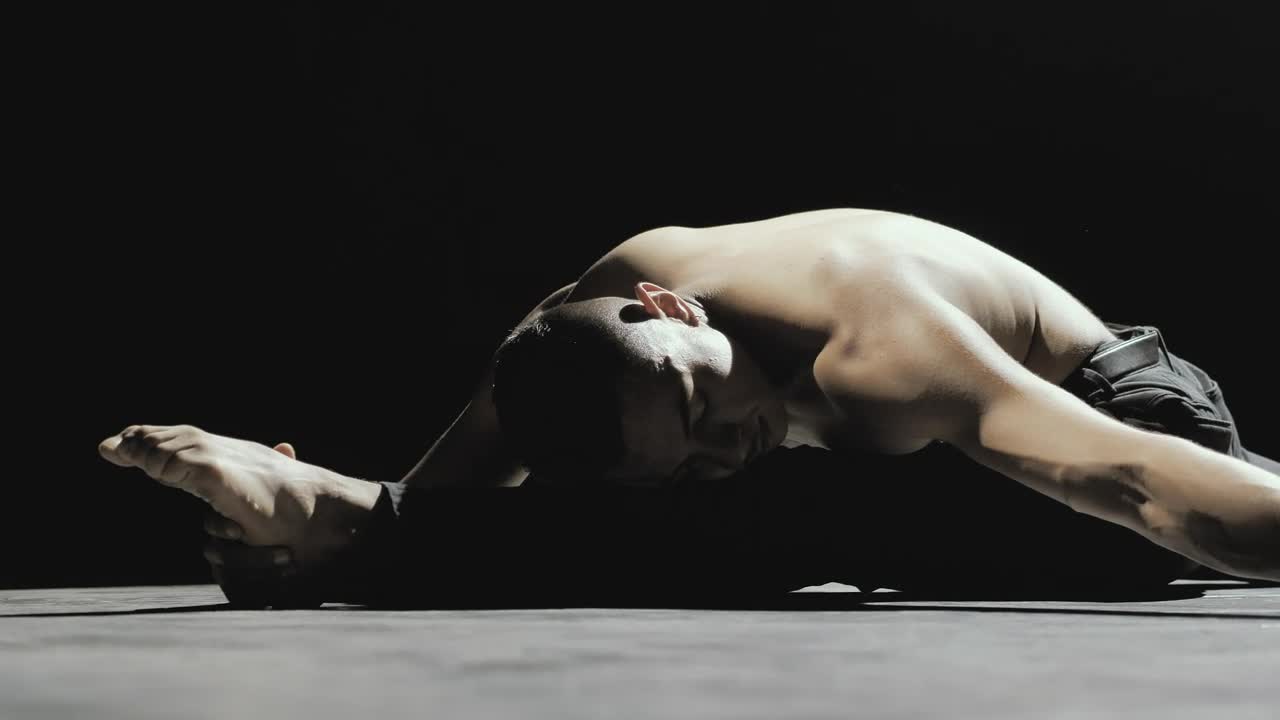 Stock Video Man Doing Splits Animated Wallpaper