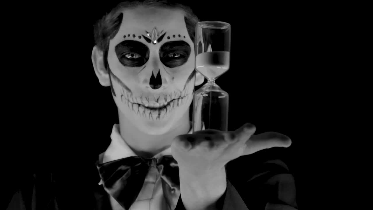 Stock Video Man Disguised As A Catrin With An Hourglass Animated Wallpaper