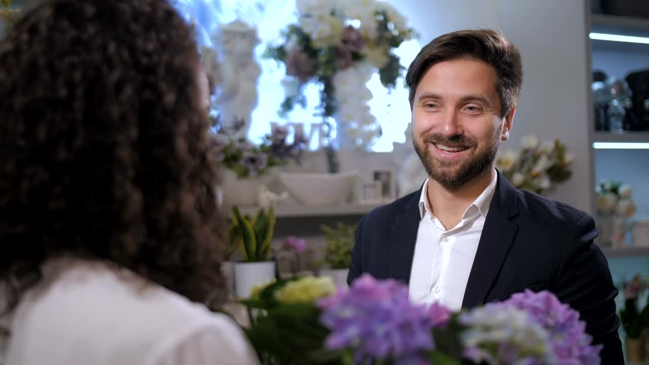 Stock Video Man Discussing A Flower Arrangement Animated Wallpaper