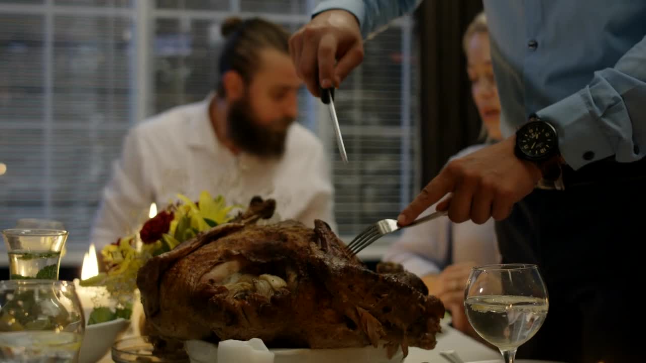 Stock Video Man Cutting The Turkey On Thanksgiving Dinner Animated Wallpaper