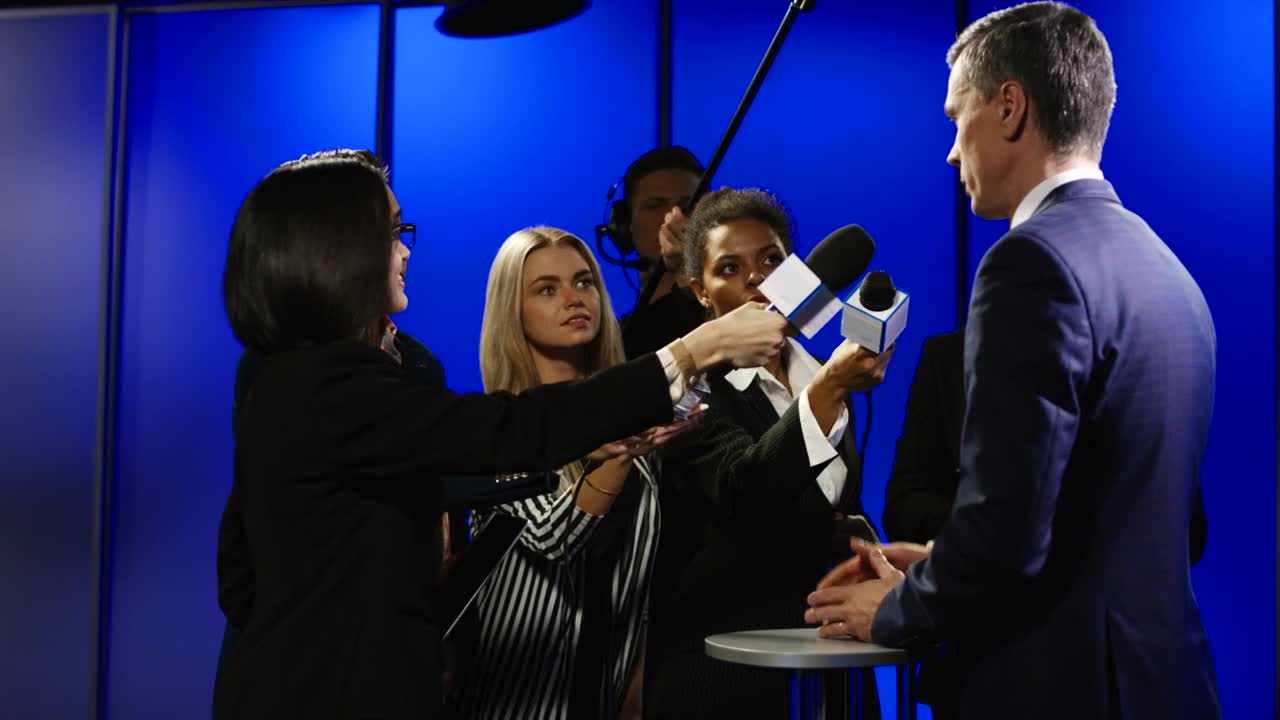 Stock Video Man Cutting Off The Interview With Reporters Animated Wallpaper