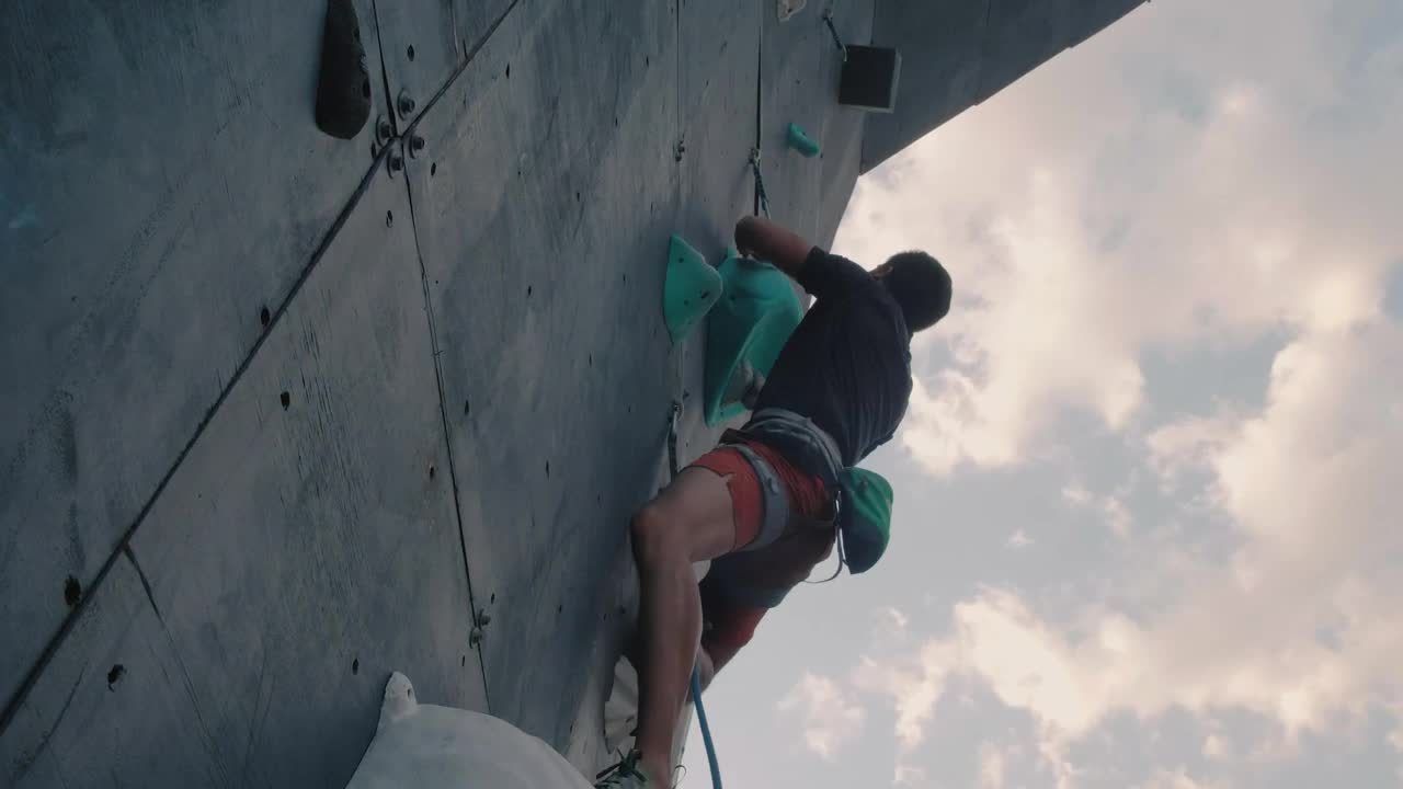 Stock Video Man Climbing To The Top Of A Mountaineering Wall Animated Wallpaper