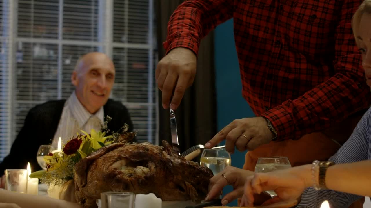 Stock Video Man Carving Turkey On Thanksgiving Dinner Animated Wallpaper