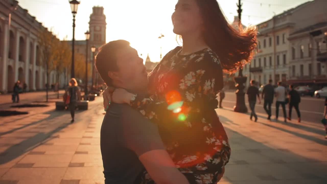 Stock Video Man Carrying His Girlfriend In The City Animated Wallpaper
