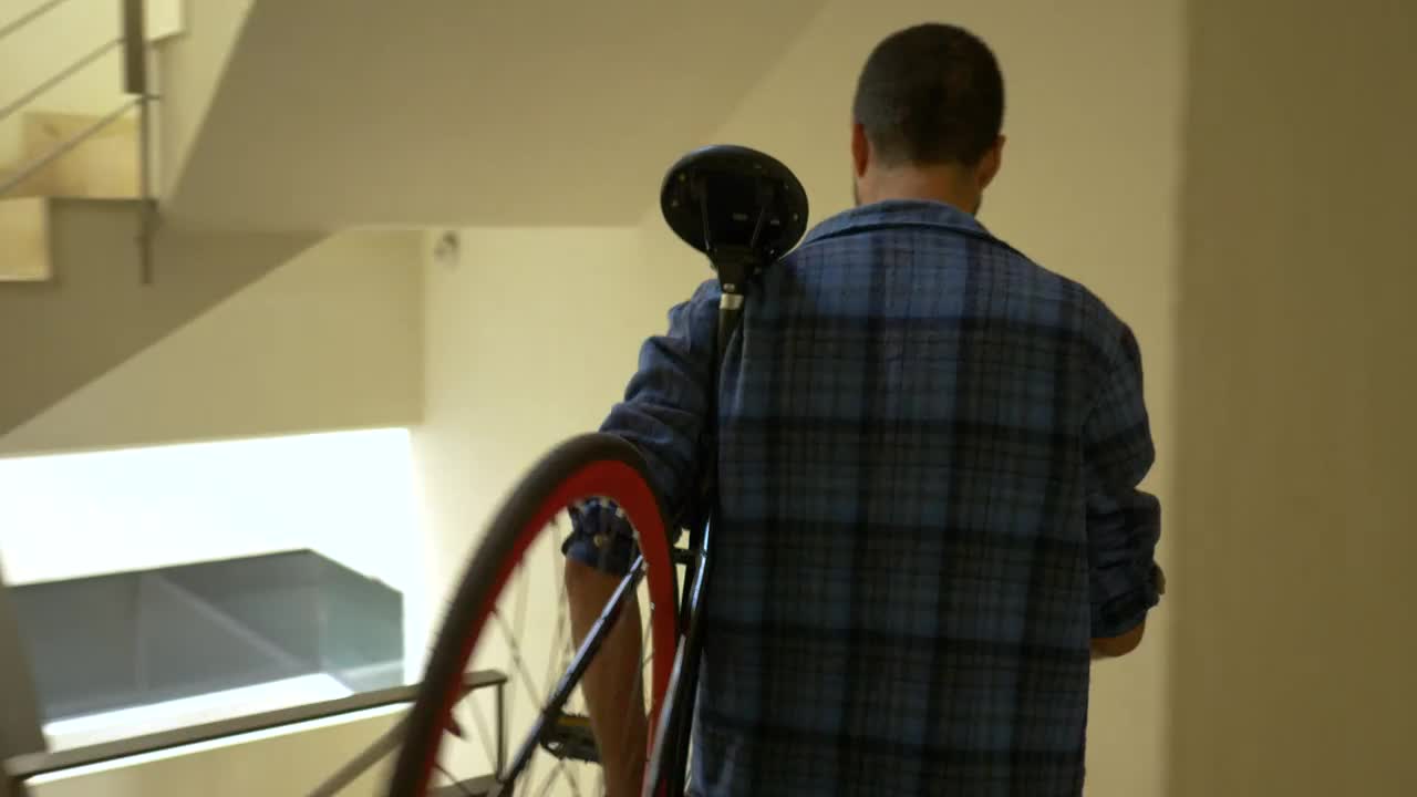 Stock Video Man Carrying A Lightweight Bike Animated Wallpaper