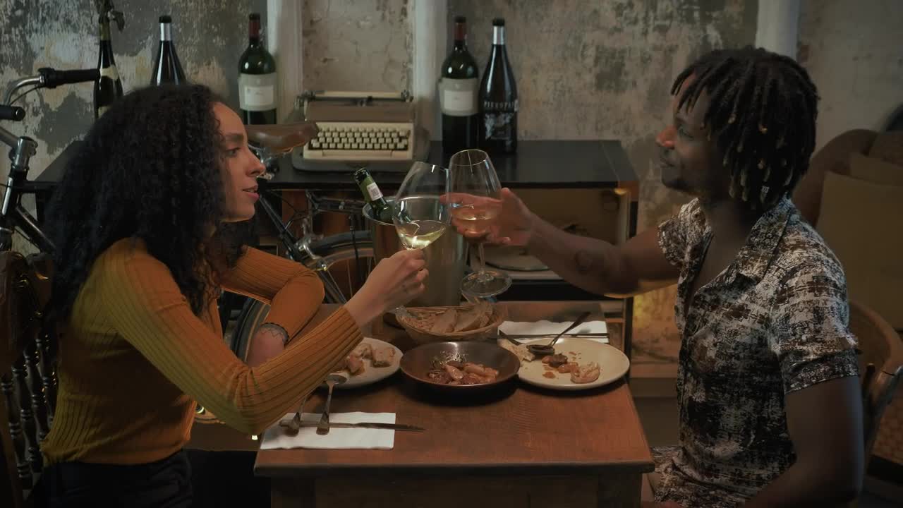 Stock Video Man And Woman Having A Romantic Dinner With Wine Animated Wallpaper