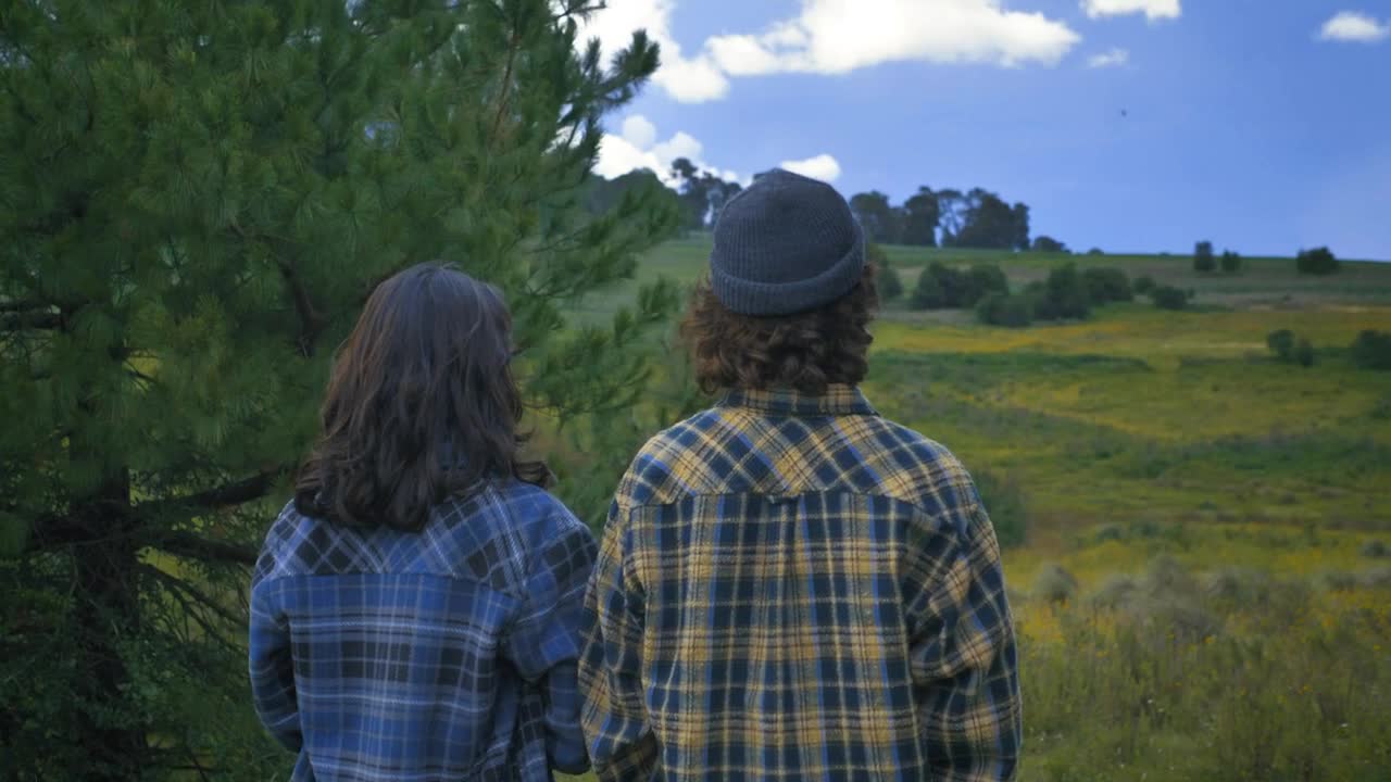 Stock Video Man And Woman Enjoying A Natural Scenery Animated Wallpaper