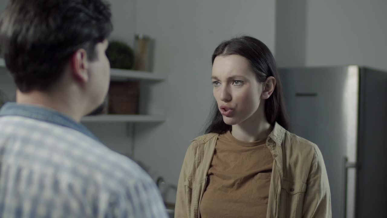 Stock Video Man And Woman Arguing Aggressively Animated Wallpaper