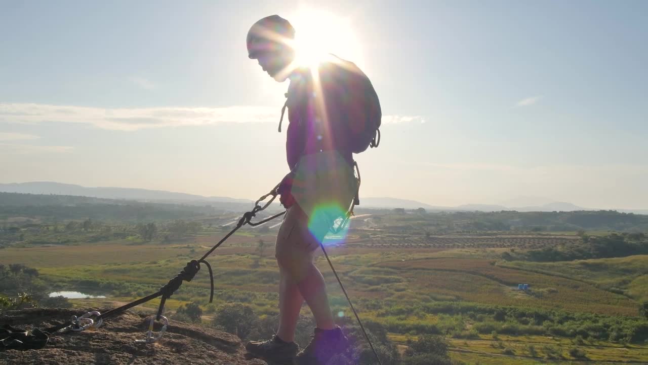 Stock Video Man About To Come Down From The Top Of A Animated Wallpaper