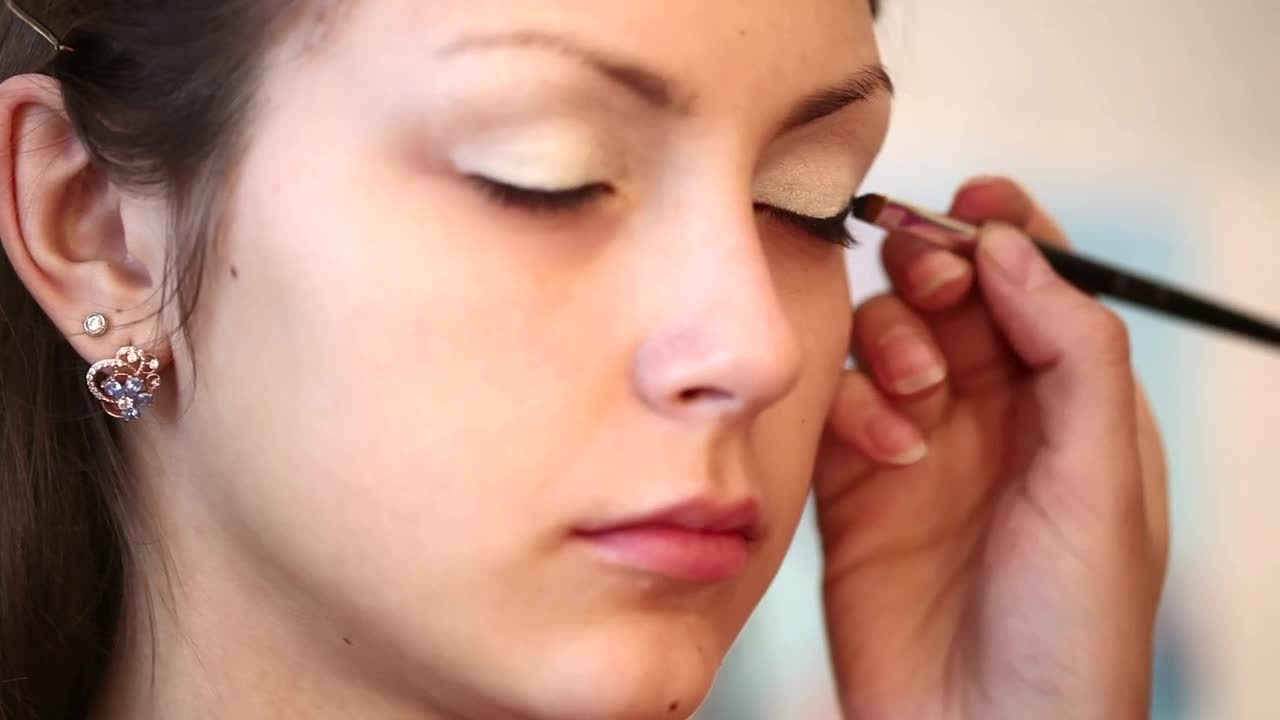 Stock Video Makeup Artist Working On A Woman Animated Wallpaper