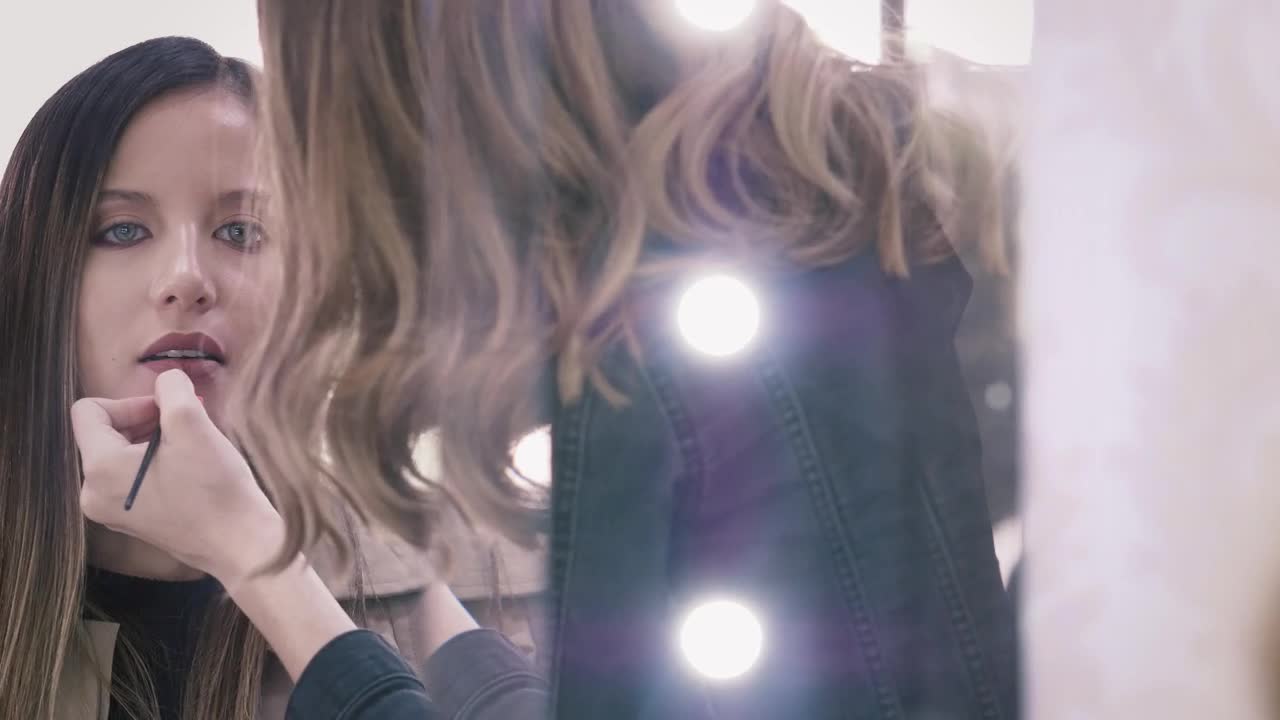 Stock Video Makeup Artist At Work Animated Wallpaper