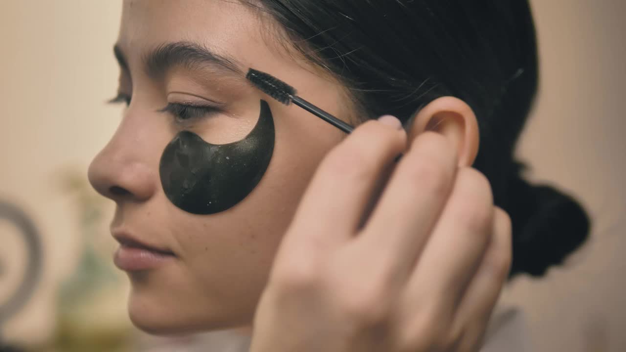 Stock Video Makeup Artist Applying Mascara Animated Wallpaper