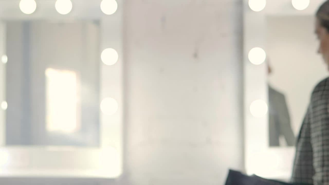 Stock Video Makeup Artist And Her Brushes Animated Wallpaper