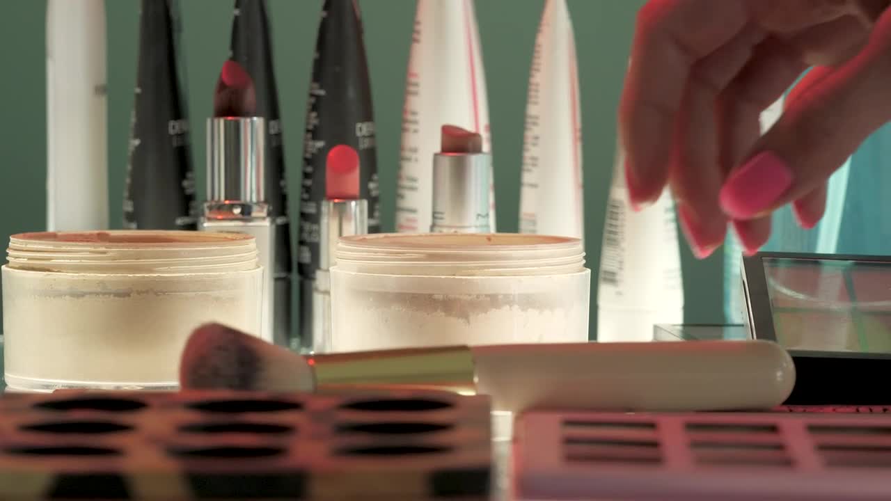Stock Video Makeup And Powder Brush Animated Wallpaper
