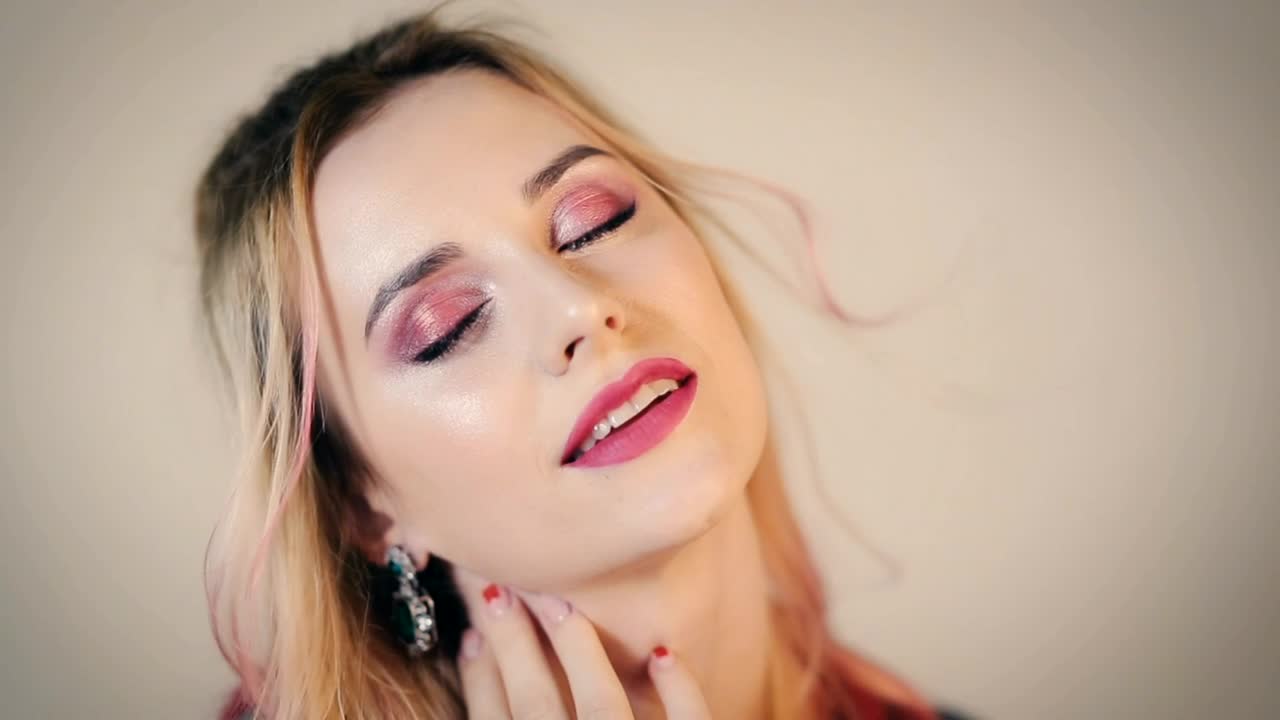 Stock Video Make Up Woman Portrait Animated Wallpaper