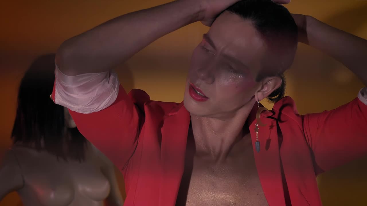 Stock Video Make Up Gay Man Posing Captivatingly Animated Wallpaper