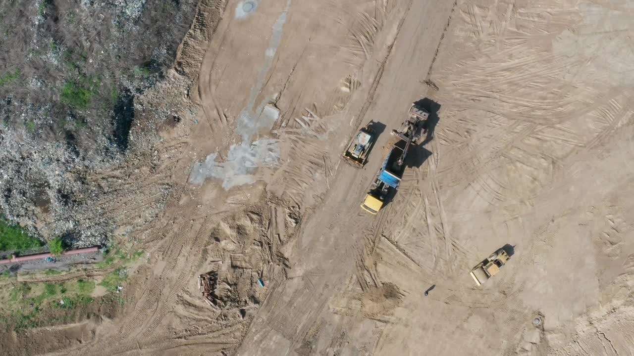Stock Video Machines Working In A Waste Site Animated Wallpaper