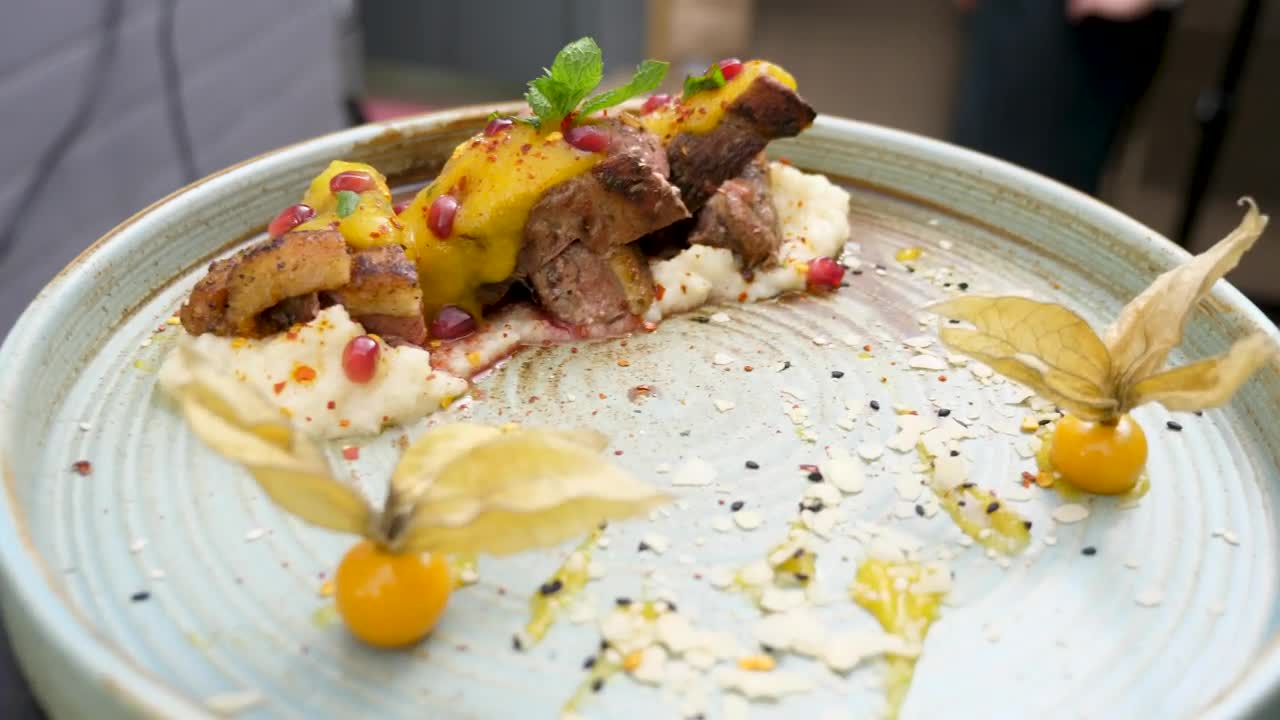 Stock Video Luxury Grilled Duck Dish Animated Wallpaper