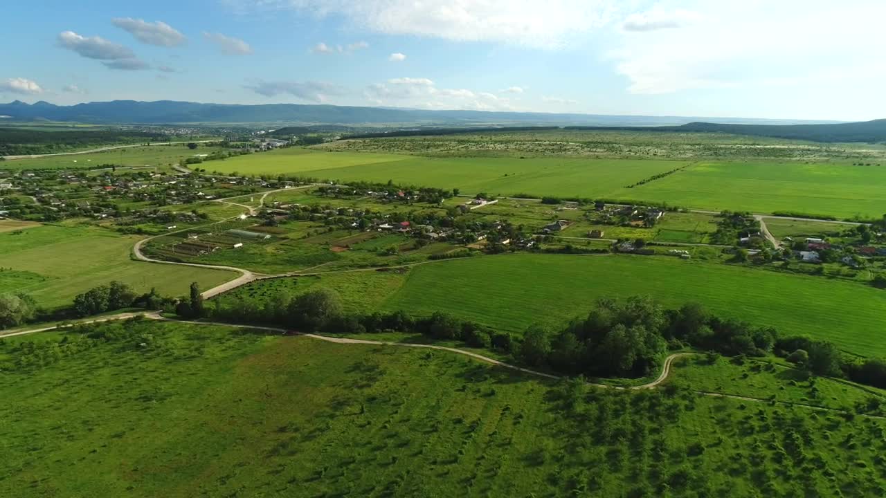 Stock Video Lush Fields Across The Countryside Animated Wallpaper