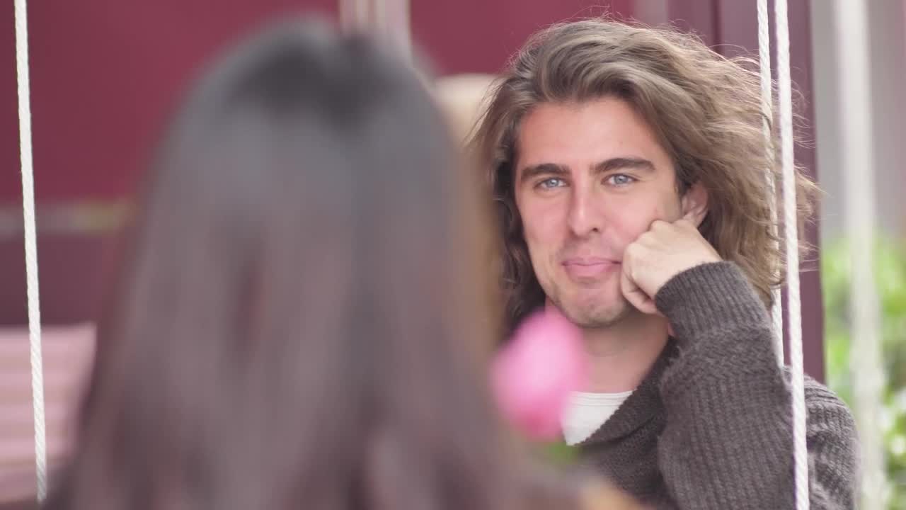 Stock Video Lovers During A Romantic Date Animated Wallpaper