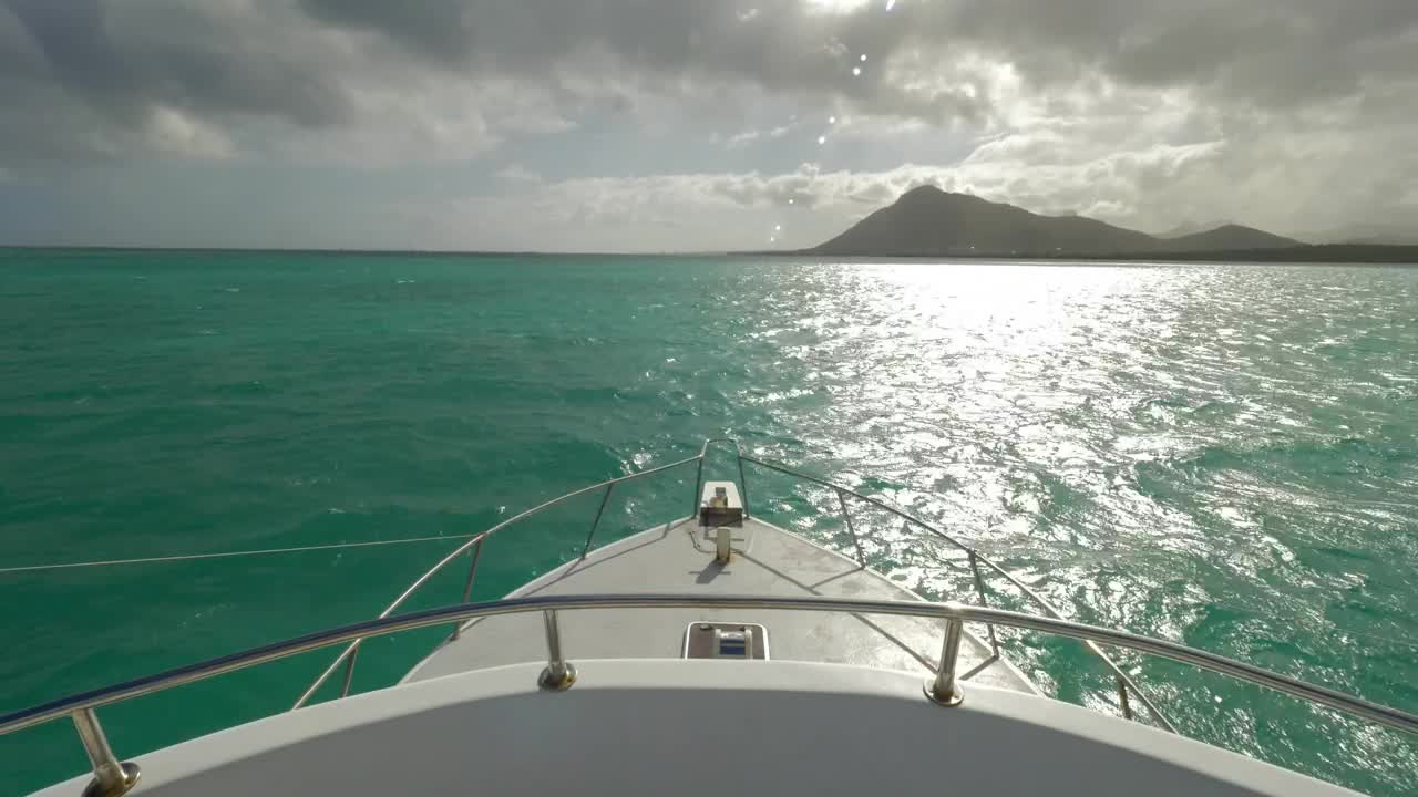 Stock Video Looking Out From The Top Of A Boat Animated Wallpaper