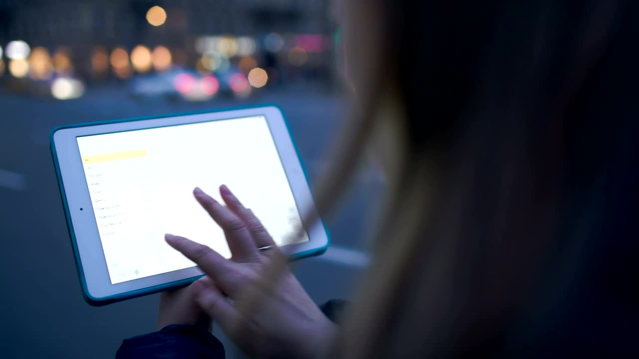 Stock Video Looking For Directions Online Animated Wallpaper