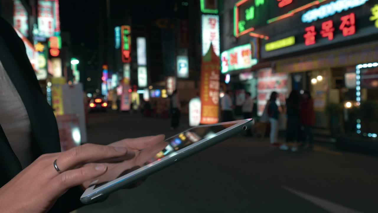 Stock Video Looking For Directions In South Korea Animated Wallpaper