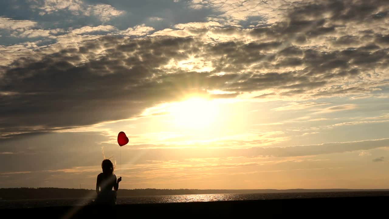 Stock Video Lonely Woman Alone With A Balloon Animated Wallpaper