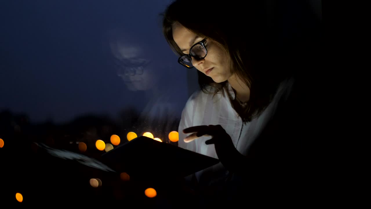 Stock Video Lonely Person Scrolling In A Tablet Animated Wallpaper