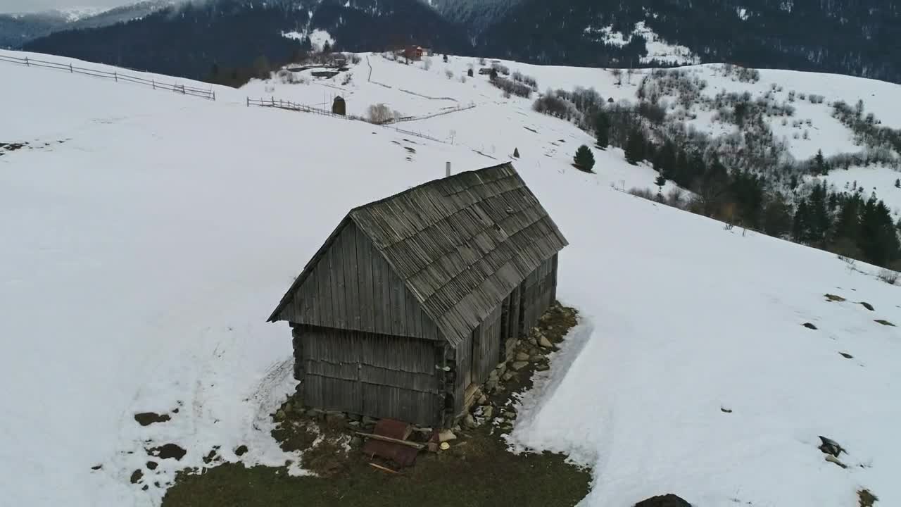 Stock Video Log Cabin On Top Of A Snowy Mountain Animated Wallpaper