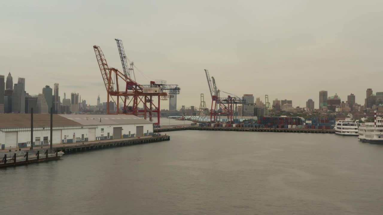 Stock Video Loader Cranes In The Port Seen From The River Animated Wallpaper