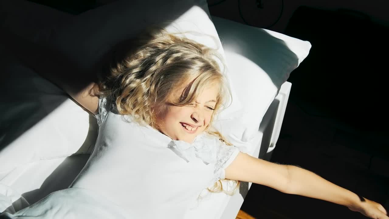 Stock Video Little Girl Waking Up In The Morning Animated Wallpaper