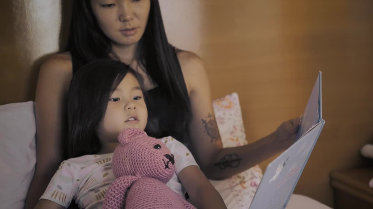 Stock Video Little Girl And Her Mom Lying On A Bed While Animated Wallpaper