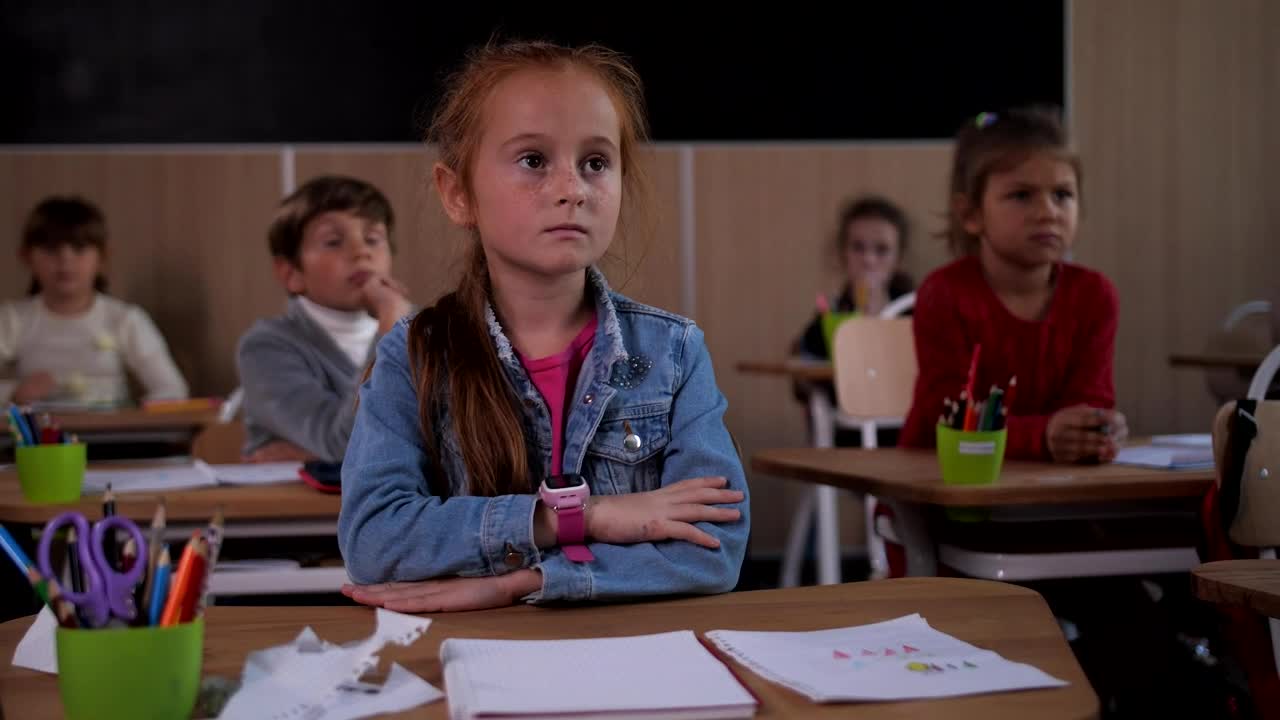 Stock Video Listening To A Teacher In Class Animated Wallpaper