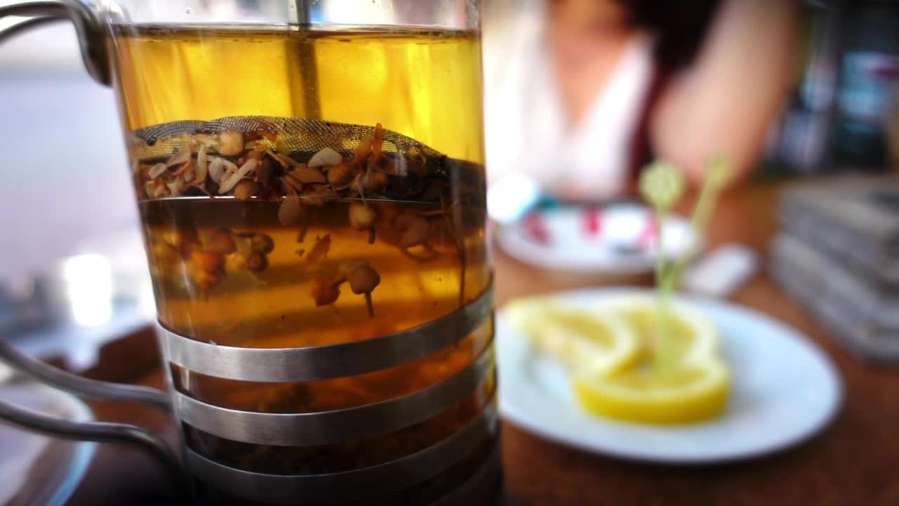 Stock Video Linden Tea Being Brewed Animated Wallpaper