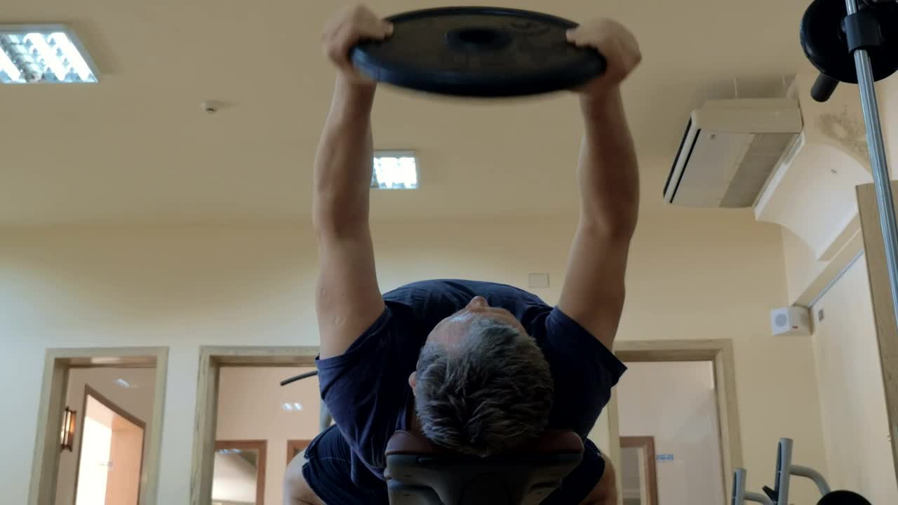 Stock Video Lifting A Single Weight Animated Wallpaper