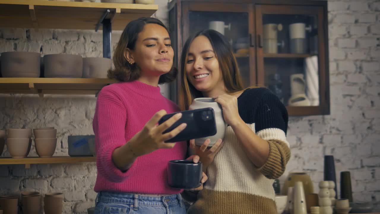 Stock Video Lgbtq Girlfriends Taking A Selfie In A Pottery Shop Animated Wallpaper