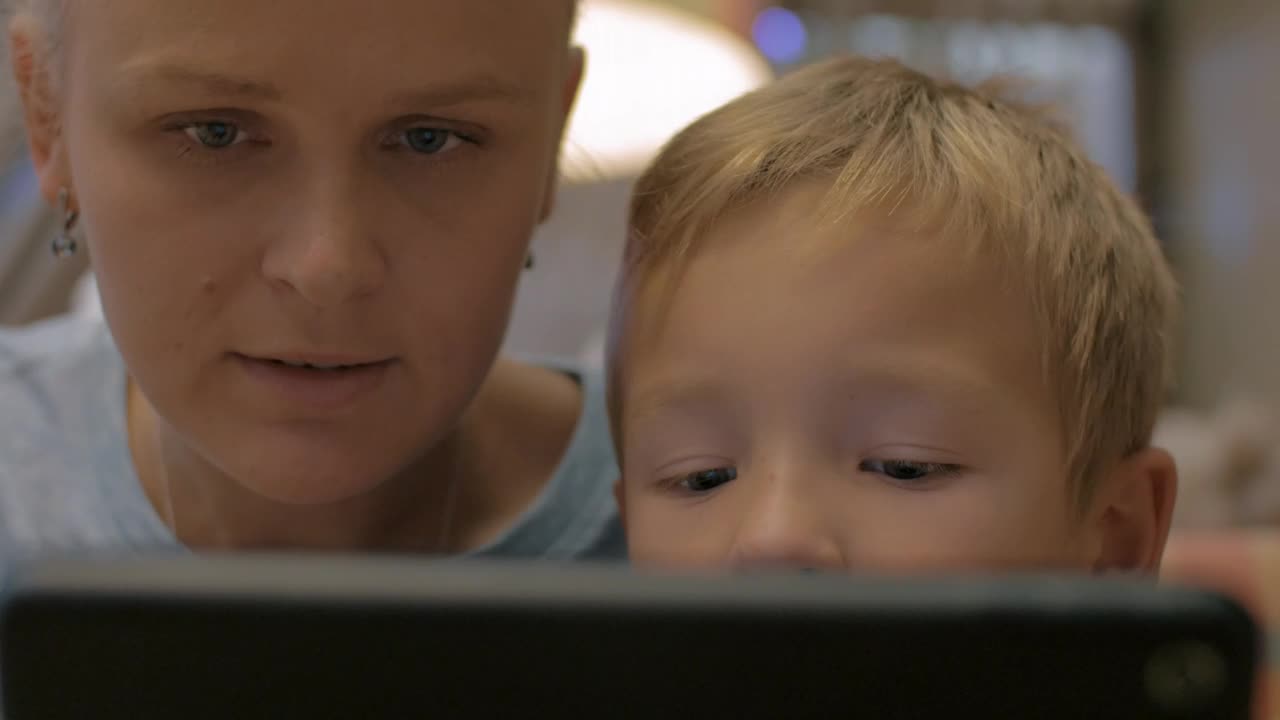 Stock Video Learning At Home With A Tablet Animated Wallpaper