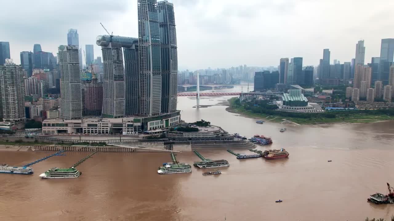 Stock Video Large City Surrounded By A River Animated Wallpaper