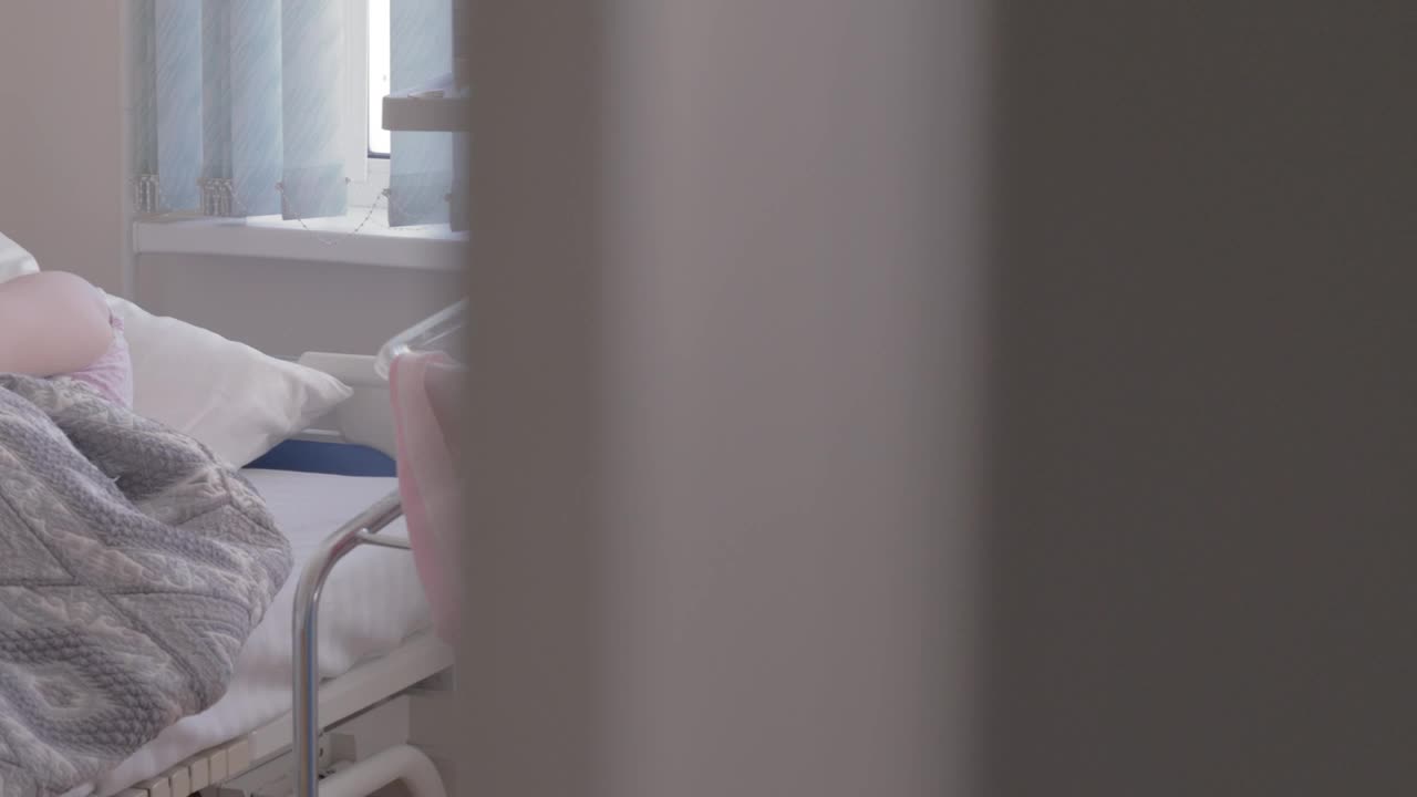 Stock Video Mother Sleeping In A Maternity War Animated Wallpaper