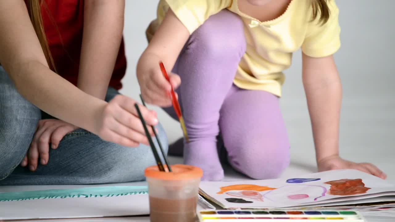 Stock Video Mother Helps To Paint Her Daughter With Watercolo Animated Wallpaper