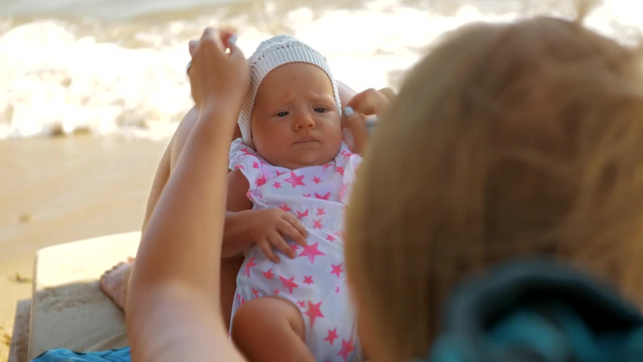 Stock Video Mother And Her Baby On A Sunbe Animated Wallpaper