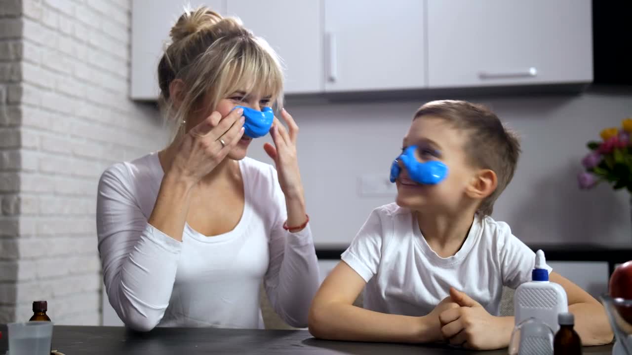 Stock Video Mother And Child Playing In The Kitche Animated Wallpaper